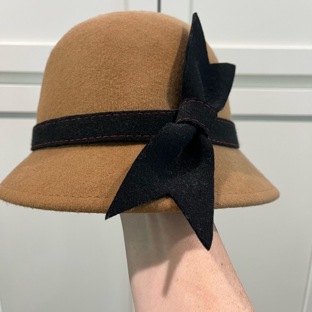 2 Chic 100% wool cloche hat